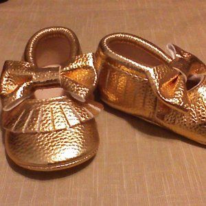 🦋Gold Bow Moccasins slip on size 12 mos